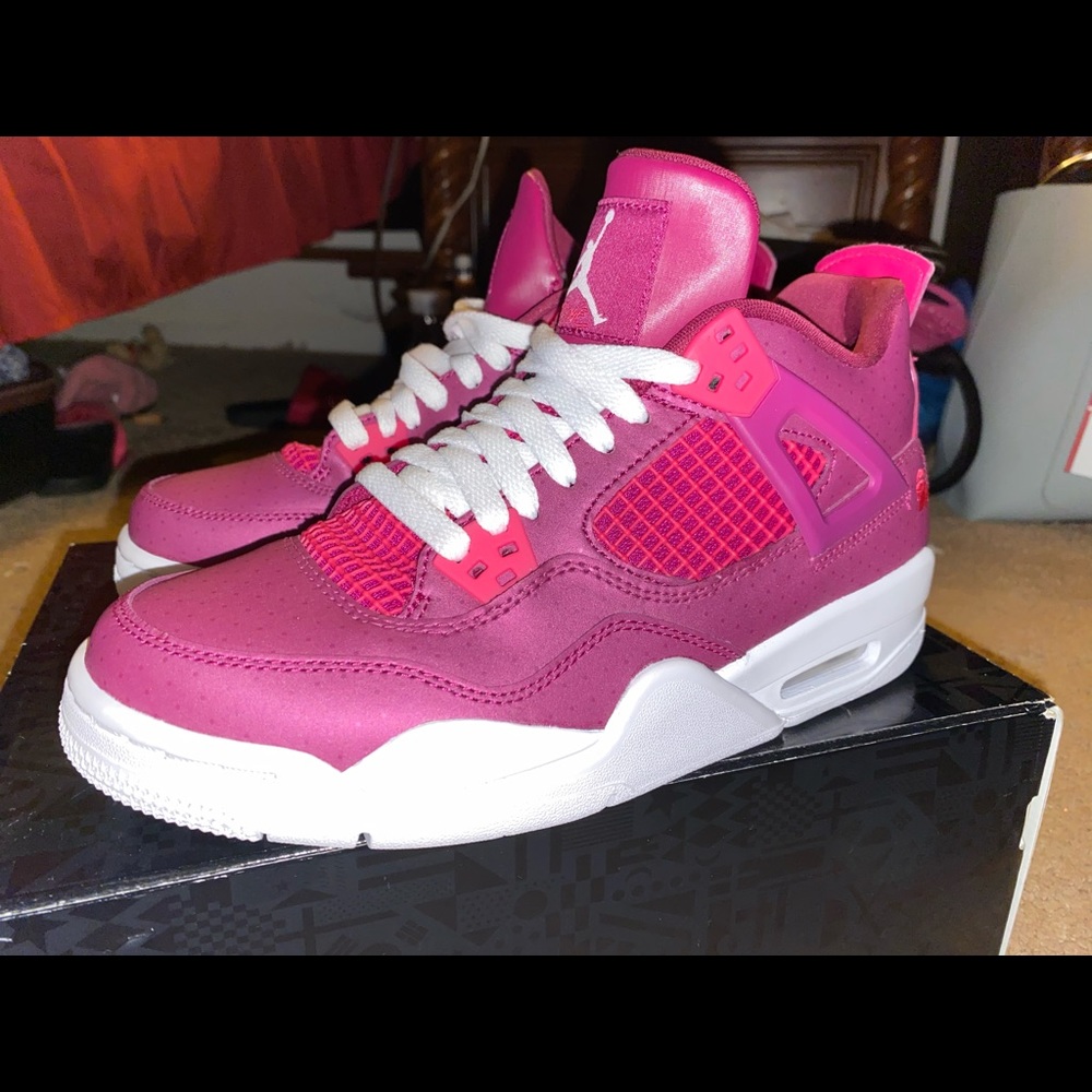 Jordan 4 Retro Valentine's Day sz 6.5
